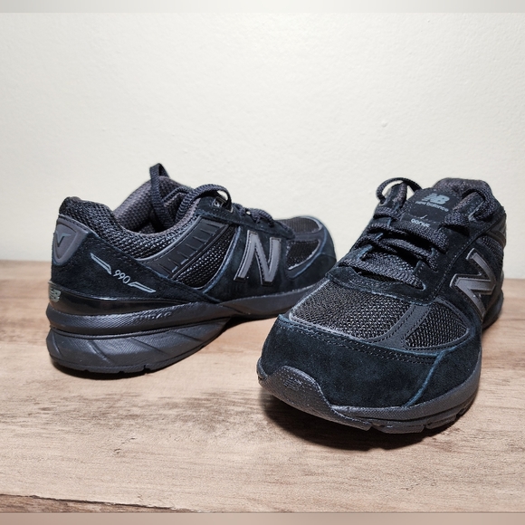 New Balance 990v5 Big Kid Triple Black Sneakers Suede Shoes Size 5.5 - Picture 3 of 11